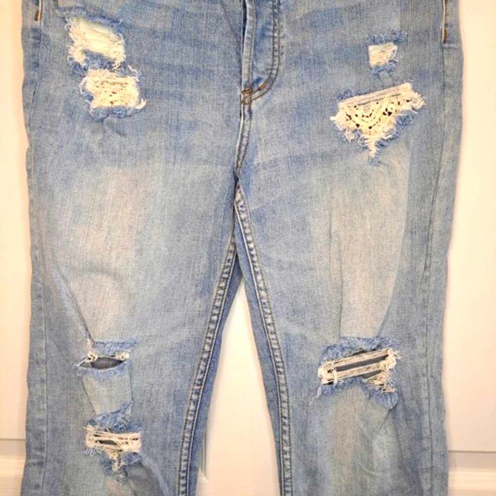 Free People Distressed Destroyed Light Wash Raw Hem Jeans Size 30 - Picture 5 of 9